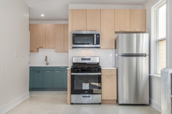 Building Photo - 165 W 5th St Unit 4 Rental