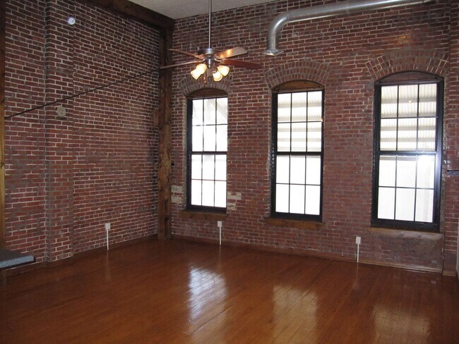 Photo - Stove Works Lofts 206 Unidad SW 206