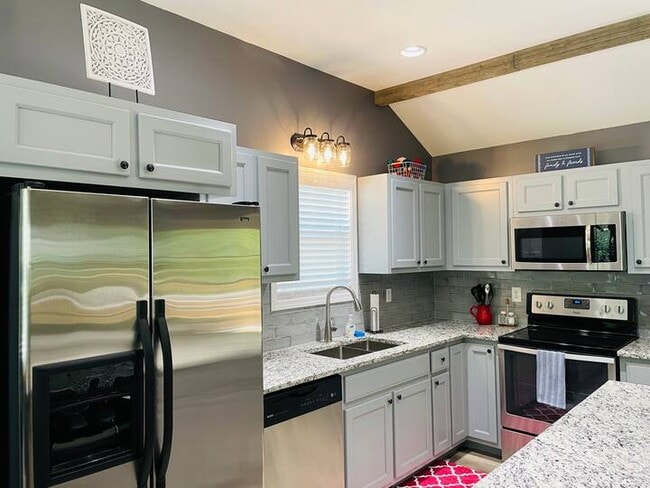 Photo - 233 Lakeview Cir