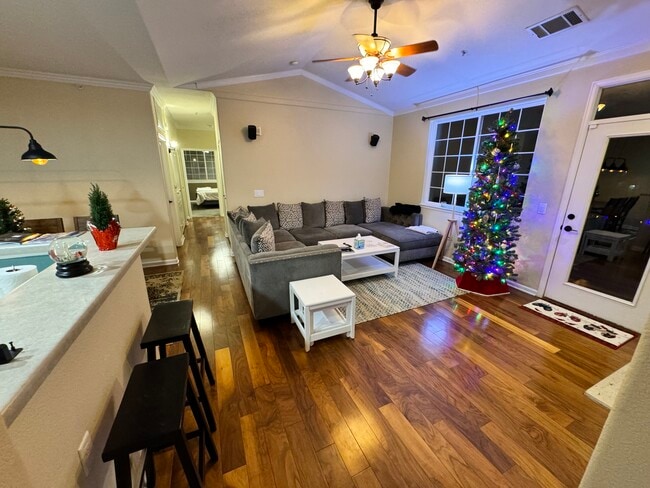 Building Photo - 8035 Lee Dr Unit 201