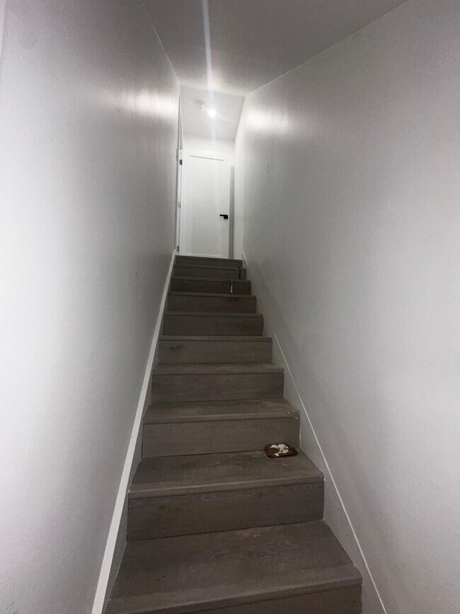 Photo - 408 Chaplin St SE