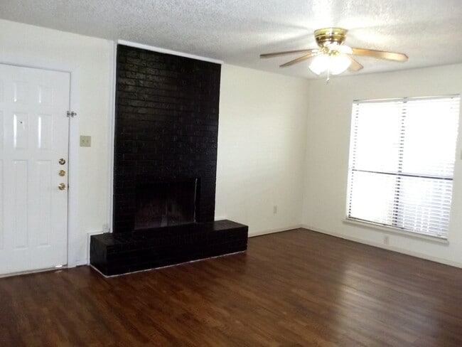 Photo - MOVE-IN SPECIAL  - 1 Bedroom, 1 Bath with Carport - Raintree Manor Condo