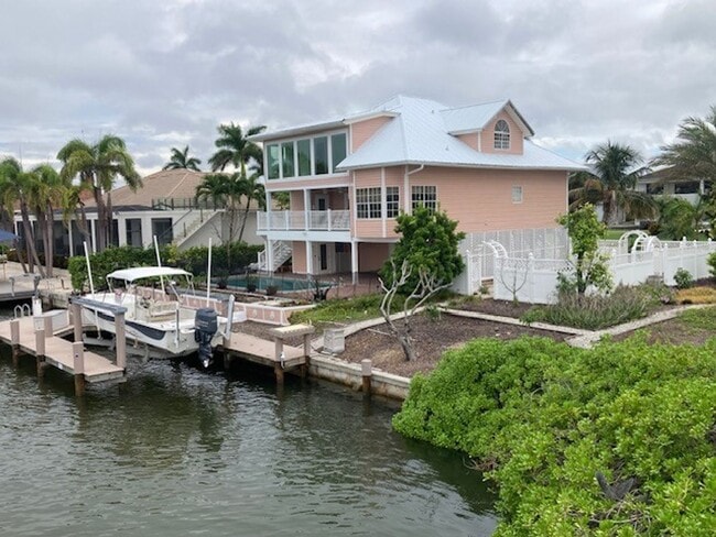 Building Photo - Family Friendly water front 3 Bedroom 3 ba... Rental