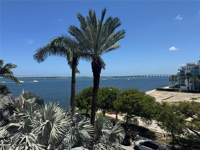 Building Photo - 1155 Brickell Bay Dr Unit 307 Rental