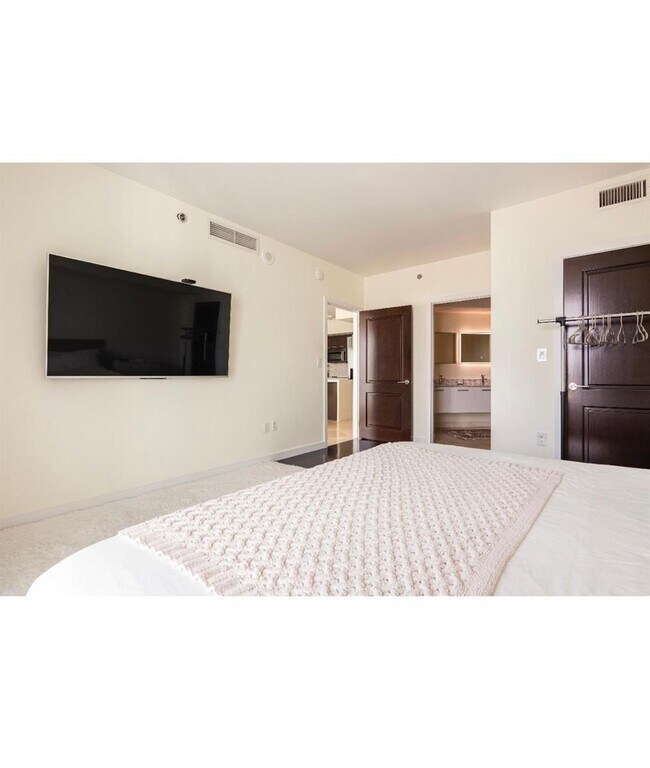 Photo - 55 SE 6th St Unidad 4007