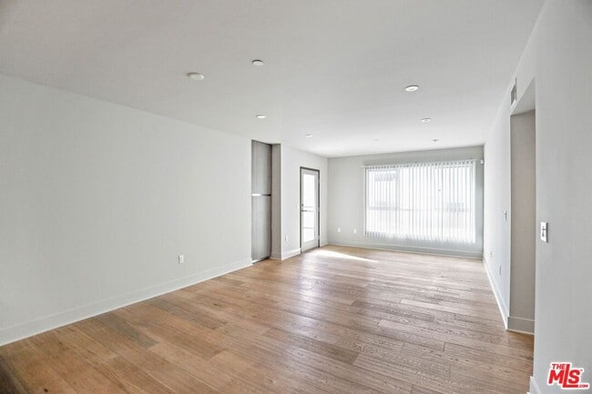 Photo - 111 S Kings Rd Unit 401