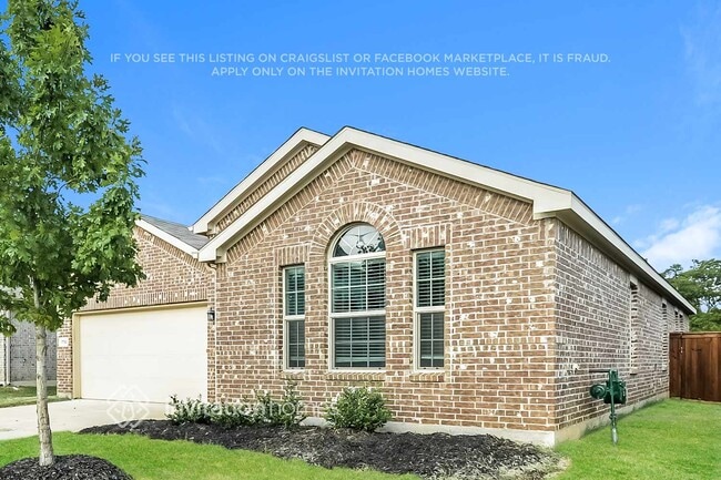 Photo - 1790 Alamandine Ave