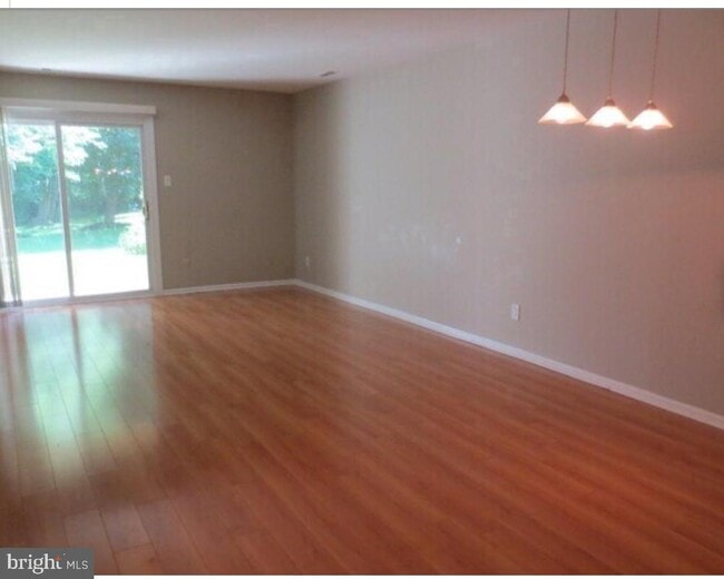 Photo - 526 Willow Turn