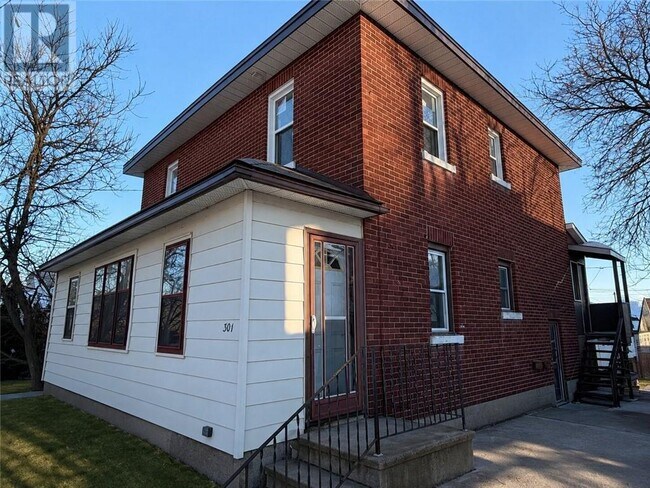 Photo - 301 Hemlock St