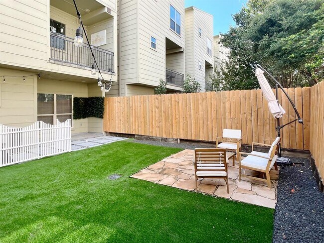 Photo - 5220 Lillian St