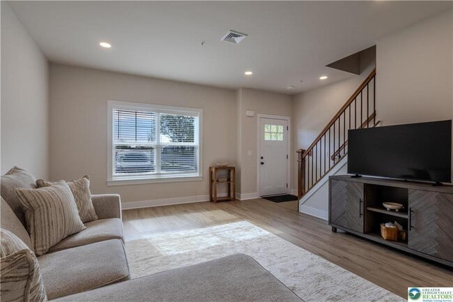 Photo - 1411 Greenview Dr