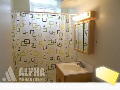 Building Photo - 208 Winthrop Rd Unit B2