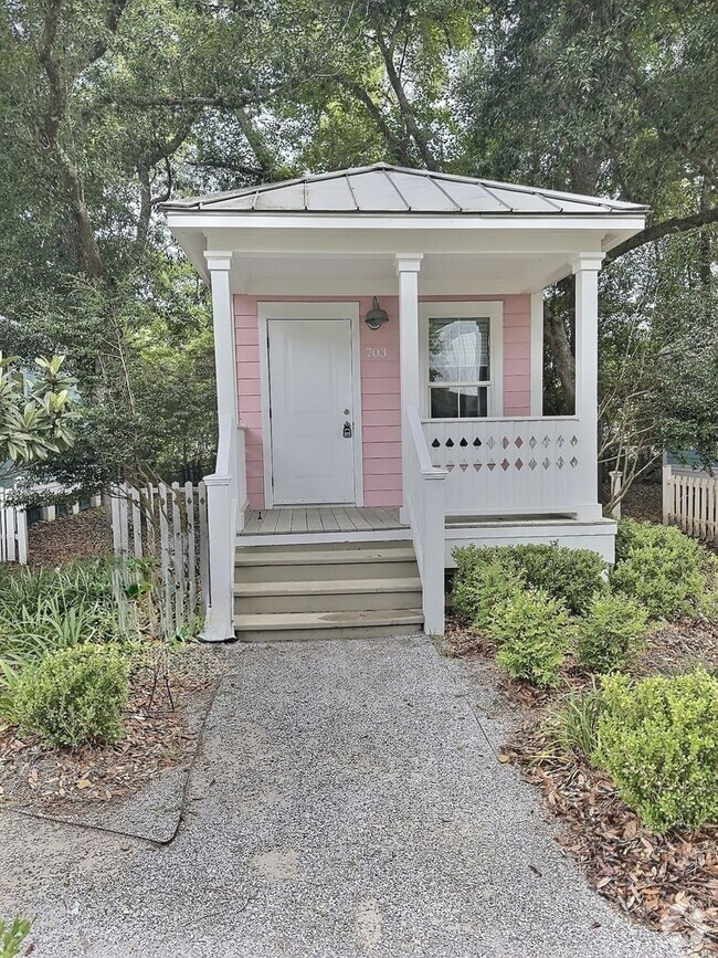 Building Photo - Charming Cottage Just Steps from Downtown ... Rental