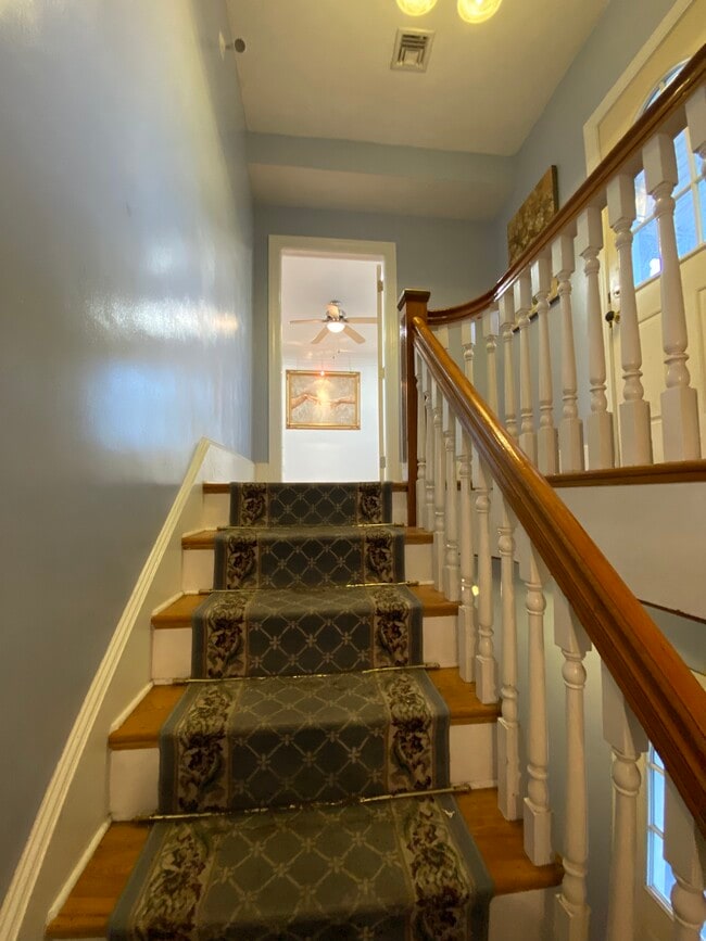 Building Photo - 200 Hyde Park Ave Unit 3