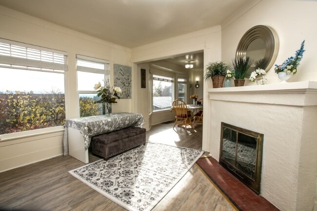 Building Photo - 2407 E Ward St