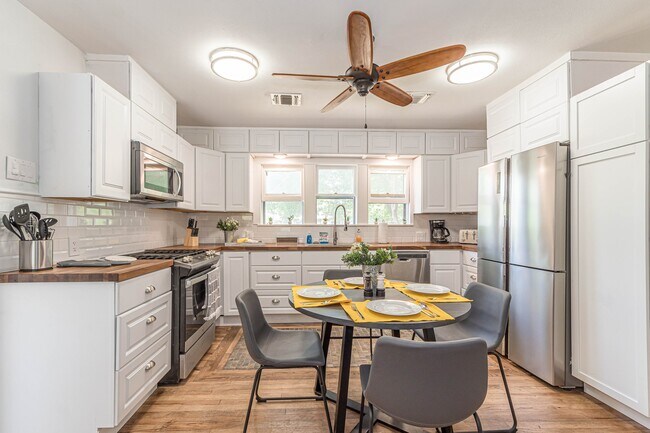 Photo - 409 Aero Ave