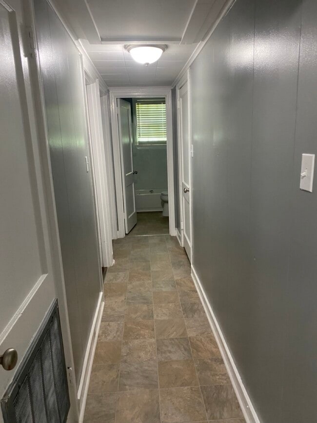 Photo - 2830 Little St