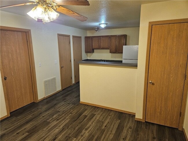 Photo - 325 Sadie Ln