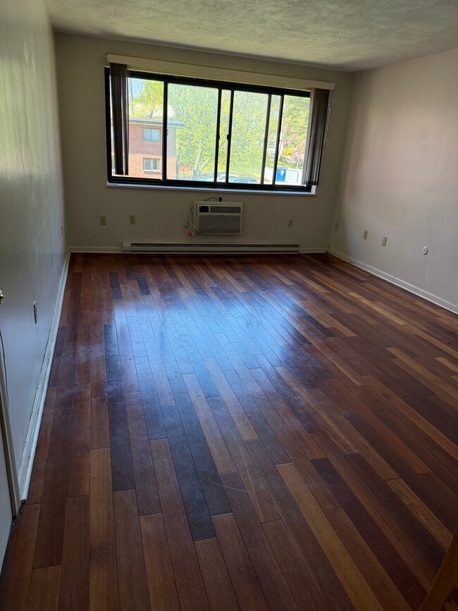 Photo - 1323 Worcester Rd Unit Oak Terrace