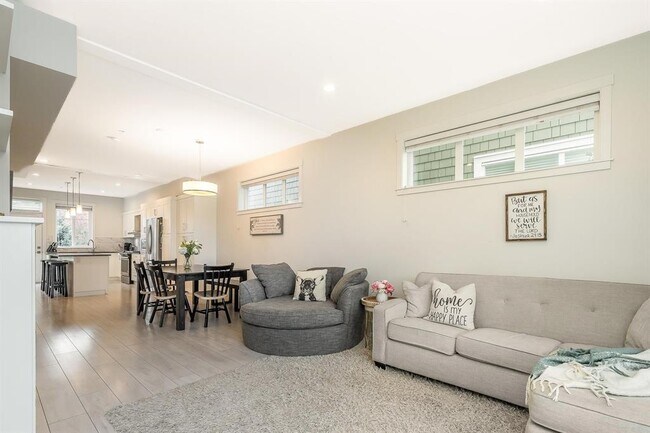 Photo - 21150-21150 76A Ave