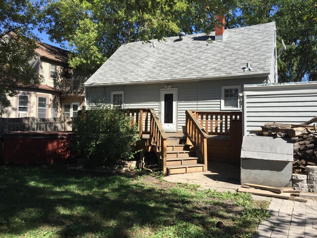 Building Photo - 1122 House Unit 1122 14th St N