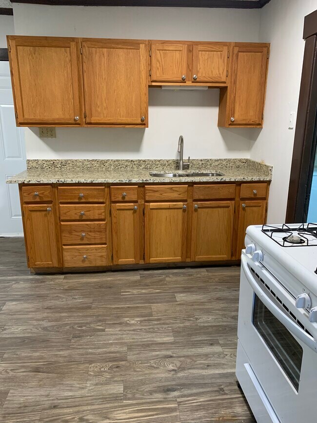 Photo - 135 E Duncan St