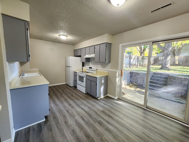 Photo - 3 Bedroom 1 Bath Duplex