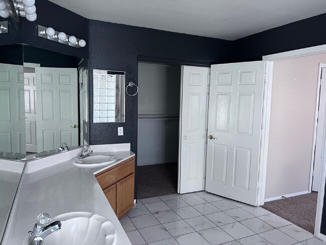 Photo - 5-bedroom split level home with GRASS/PRIVATE POOL