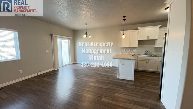 Photo - 427 E Red Fox Ln