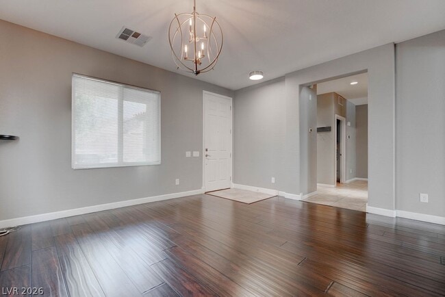 Photo - 2589 Chateau Clermont St