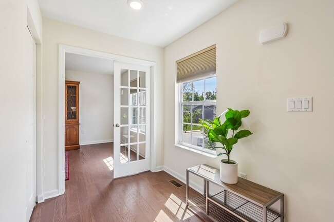 Photo - 1105 Deerfield Dr