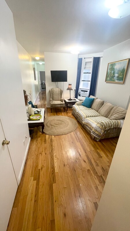 Photo - 15 E 131st St Unidad 15 East 131 street