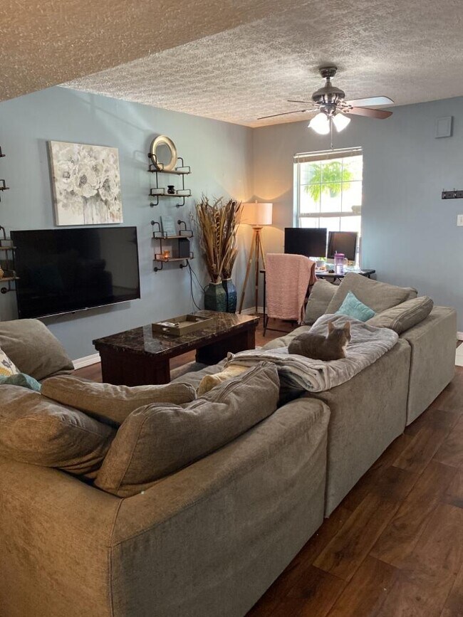 Photo - 1805 Pointed Leaf Ln