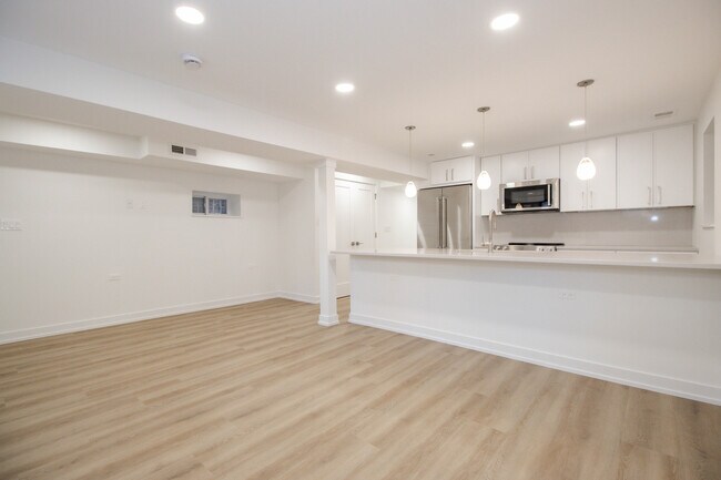 Photo - 1139 N Winchester Ave