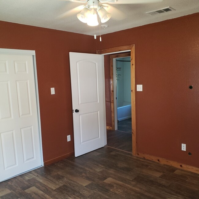 Photo - 710 W 4th St