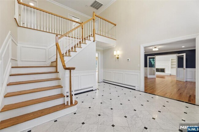 Photo - 2 W Saddle River Rd