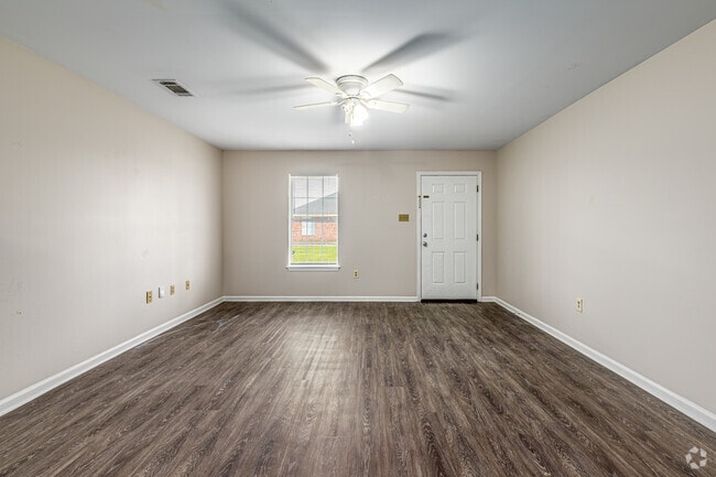2BR, 1BA - 754SF - Living Room - Saadi St.
