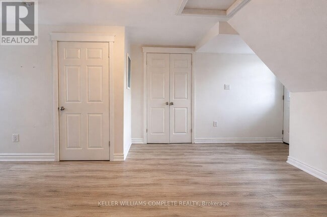 Photo - 3 Wentworth St S