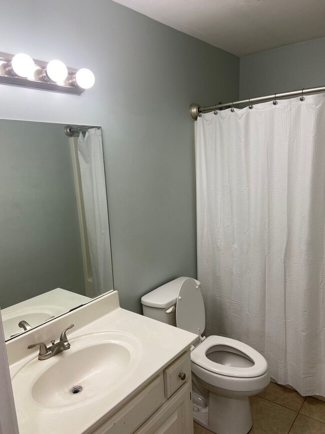 Building Photo - Charming 3 bedroom, 2 bath home in the heart of Dickson!!