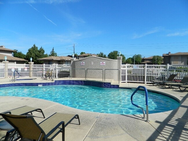Photo - 985 E Mingus Ave