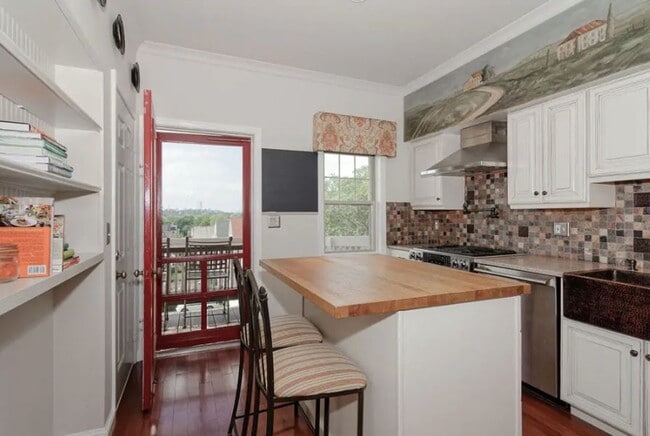Photo - 76 King St