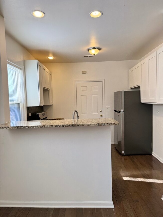 Photo - 1748 N Austin Ave