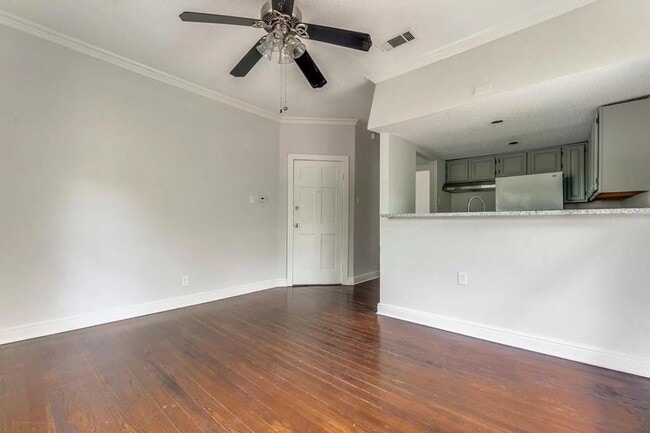 Photo - 210 S Rosemont Ave Unidad D