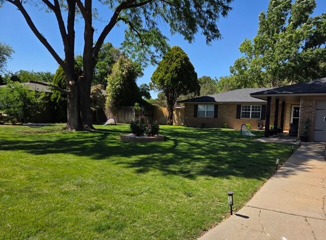 Photo - Stunning 3bd/2ba home with gorgeous yard and bonus living space! Coming Soon!