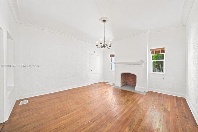 Photo - 160 NE 44th St