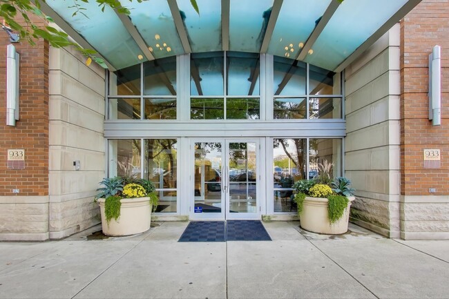 Photo - 933 W Van Buren St Unit 304