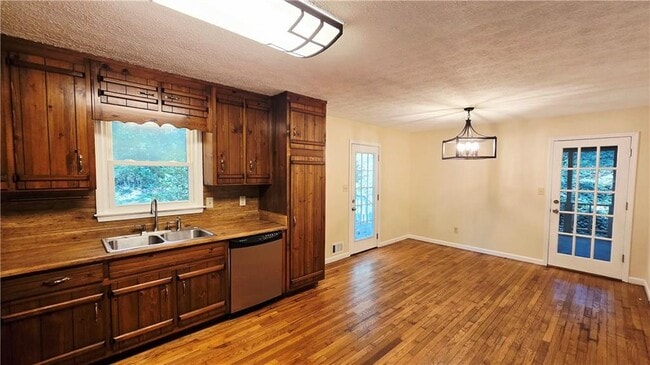 Photo - 103 Westland Ct