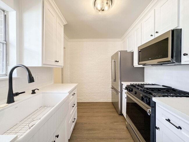Photo - 1219 Saxony Ln