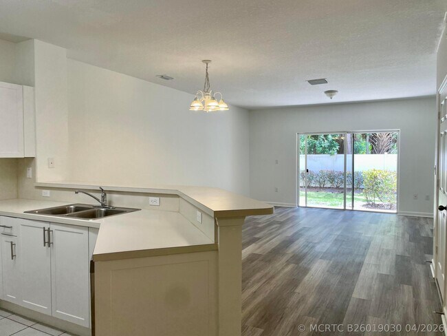 5064 SE Mariner Garden Cir