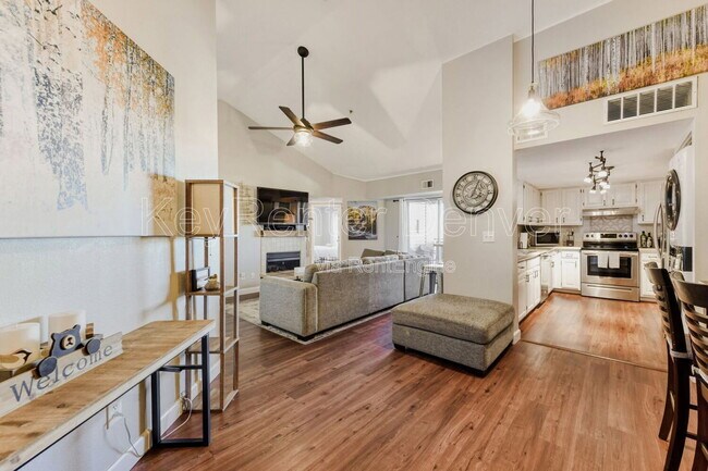 12304 W Cross Dr Unit 302